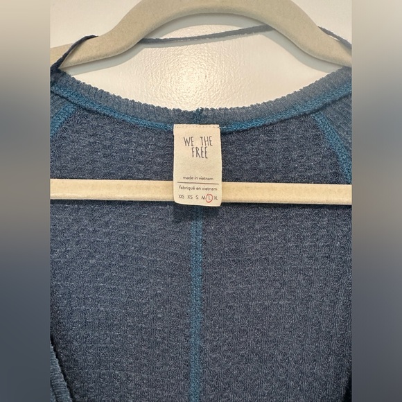 Free People We The Free Waffle Knit Navy Tunic Long Sleeve Top, size Large - Picture 3 of 9
